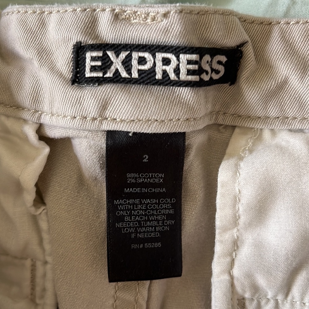 Express Shorts - Picture 3 of 3